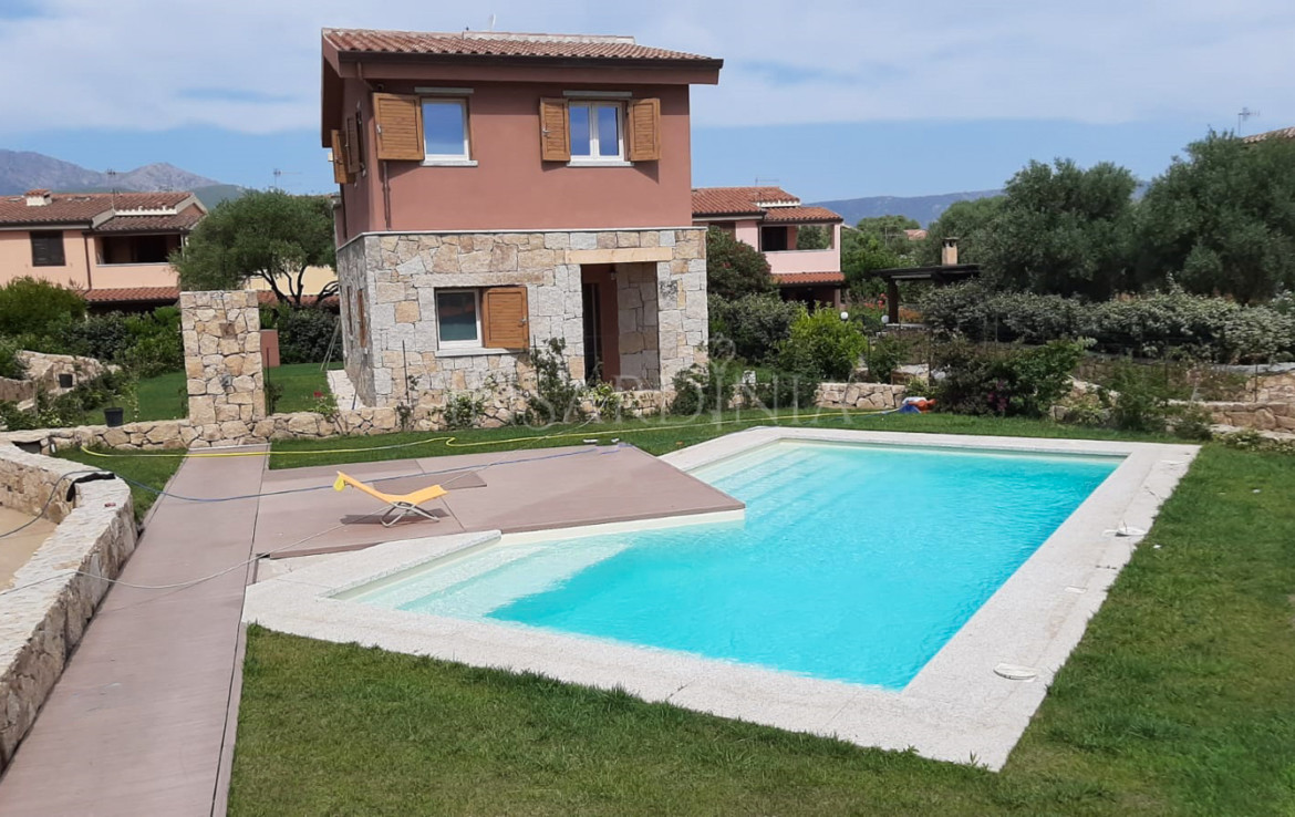 Ville sul mare con piscina in vendita a San Teodoro