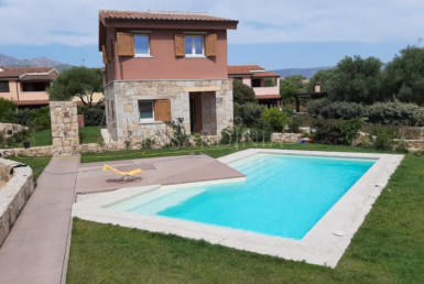 Villas en bord de mer avec piscine en vente à San Teodoro