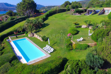 Costa Smeralda: villa with sea view for rent
