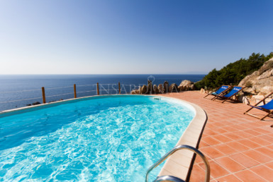 Costa Paradiso: fancy villa with garden for rent