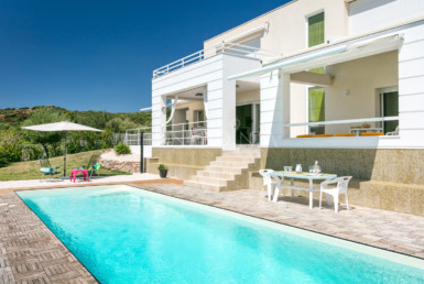 Vente maison Budoni: vue sur la mer avec 2 piscines