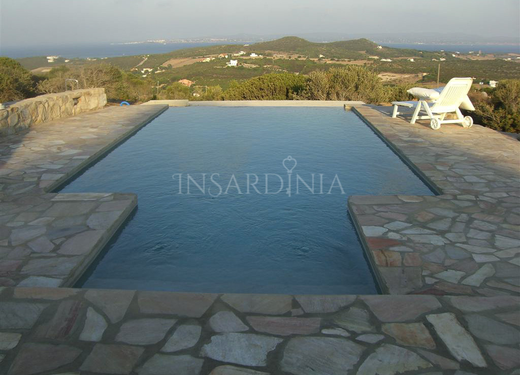 Villa in vendita con piscina e vista mare Carloforte